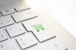 Jak skład celny zmienia reguły gry w logistyce e-commerce?